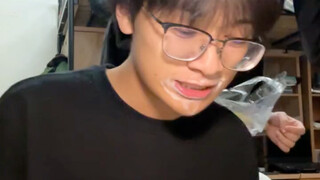 Dù thế nào đi nữa, ăn đồ của bạn cùng phòng là đúng rồi