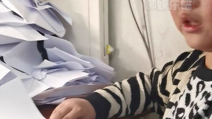 พ่อแม่ยุค 90 เริ่มแฉลูกแล้ว (พอแม่ถามเด็กอีกครั้งว่าพรุ่งนี้ไปโรงเรียนไหม เด็กตอบทันทีว่าไป!) #พ่อแม