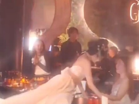 لا أعرف، ففمي انحني فجأة إلى الأمام!