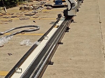 Tại sao phải giảm trọng lượng của thân robot? Liệu việc giảm khối lượng thân một robot sáu trục có t