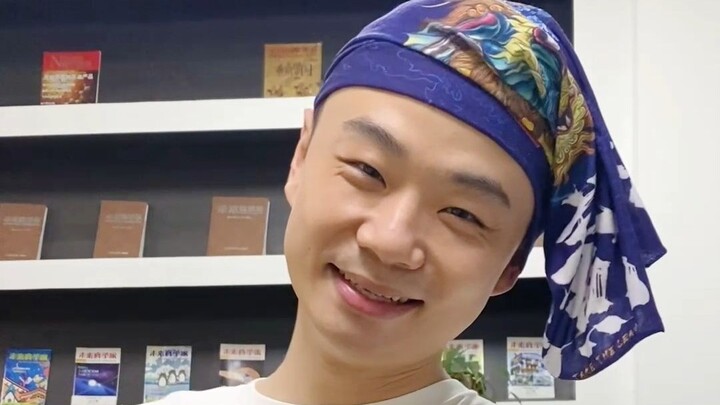 When You and Mom Visit Dior (Adapted from a Netizen's True Experience)