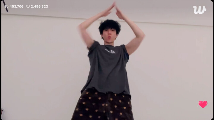 【Byun Baekhyun】Fan đôi vui sướng tột độ!!! Byun Baekhyun livestream hát “Lies” và “Bang Bang Bang” c