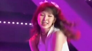 【Red Velvet】Wendy dan Yeri diam-diam saling memukul di atas panggung