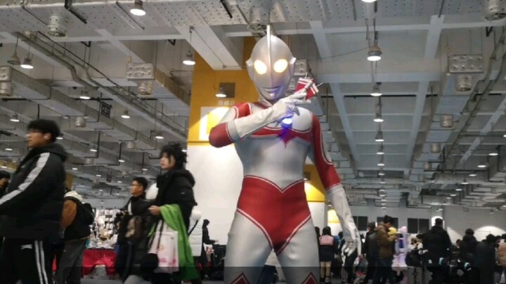 Sự phục hồi mạnh mẽ nhất trong lịch sử! Phiên bản truyền hình của bao da Ultraman Jack! Đồng hồ bấm 