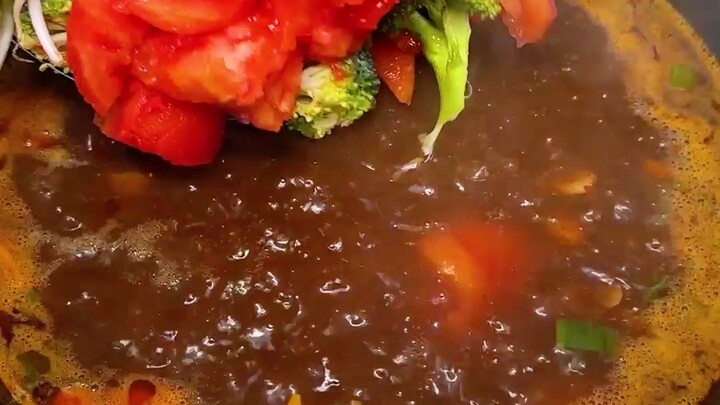 #Bún khoai tây nồi đất, nước dùng thơm ngậy, sợi bún dai mềm dẻo, cắn một miếng là muốn ăn thêm miến