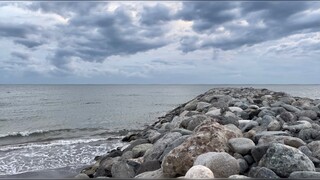 Very calming waves 😌🌊 | 4K . 60 Resolution | Shot from iPhone 13 Pro Max