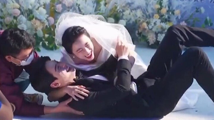 Gong Jun and Zhou Yutong had a wrestling match on set—almost made me die laughing!!