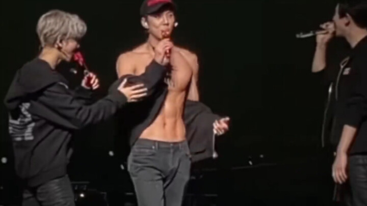 【Wu Shixun】Aturan Otot Perut EXO: Latihan kalau nggak ditampilkan, sama aja sia-sia