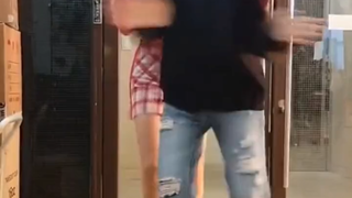 Tzuyu imitates her sisters in dancing