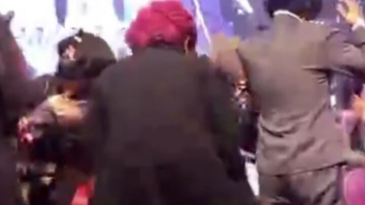 [มิกุ] อิชิ ริน ถ้าเจ้าจับแน่นขนาดนี้ น้องชายของเจ้าคงไม่ได้ออกไปนอกประเทศ