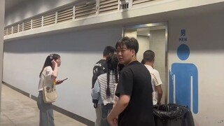 Đây là lần đầu tiên anh ấy nghi ngờ bản thân sau khi đeo kính.