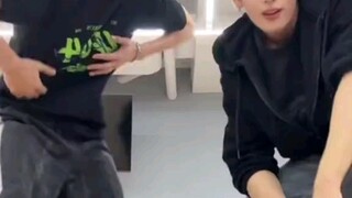 Ternyata komunitas Yaoi Thailand memang sebuah lingkaran, tarian ini benar-benar luar biasa!