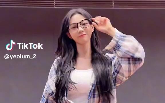 230615 Cosmic Girls' Lee Summer TikTok Dance Challenge Oshi No Ko Challenge