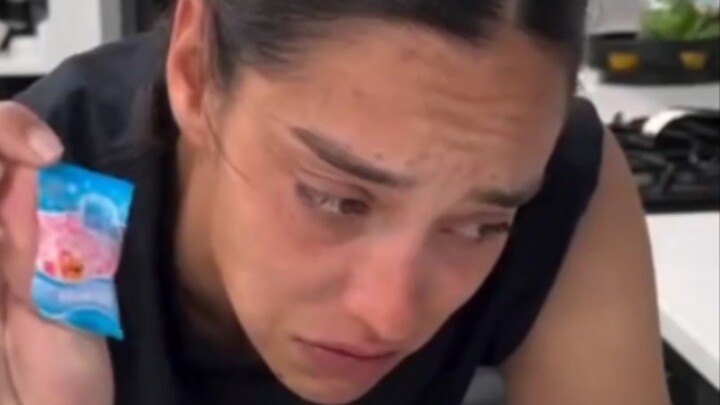 لي | عندما تفقد صديقتي حبيبها الأغلى من بين لعبها