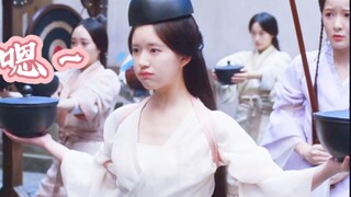 我对嫋嫋的特别关照是她扛三盆，我在她对面扛三石