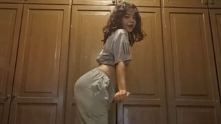 Gender: Latina girl. Hobby: Dancing