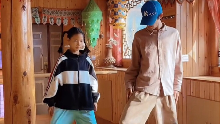 แค่จำคำว่า “หนุน ดัน ขาไขว้ใน ขาไขว้นอก” เพียงหกคำ ก็สามารถเรียนรู้ท่าสไลด์ด้านได้ คุณก็ทำได้เช่นกัน