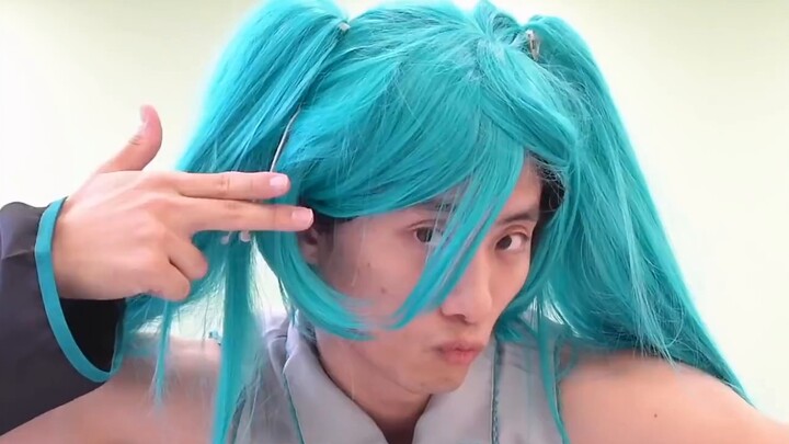 This is not the Mikujiang I know! A professional male ballet dancer transformed into Hatsune Miku an