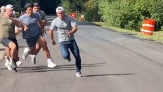 E人围捕I人 真实视频流出@the.johnsonbrothers