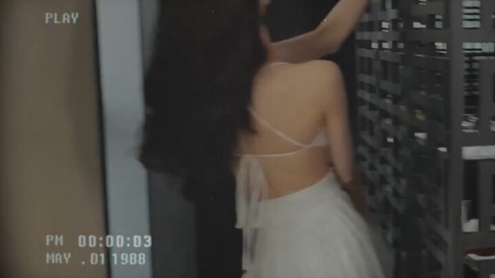 I don’t wanna freak out either, but it’s Dilraba Dilmurat!!! A mom fan just turned into a crazed one