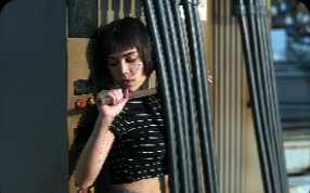 ถ้าอยากอยู่รอดในเมืองนี้ ก็ต้องเรียนรู้ที่จะใช้ประโยชน์จากสายไฟฟ้าแรงสูงให้เป็น