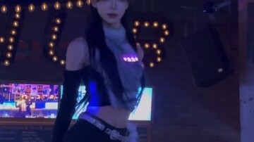 Đêm Thượng Hải, chàng trai tóc dài, vũ công dẫn dắt trong club