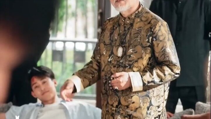 Seluruh keluarga diam-diam mendengarkan isi hati anak angkatnya, setelah terlahir kembali aku tertaw