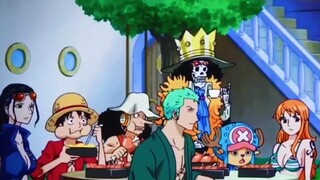 Franky kể cho Bear sự thật về việc băng hải tặc Mũ Rơm đã bị tiêu diệt như thế nào