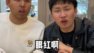 Dùng nam châm giả làm thỏi vàng, bạn cùng phòng của tôi lập tức biến thành rồng và phượng hoàng. Buồ