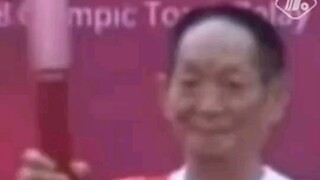 还记得吗 08年奥运会 袁老是001号火炬手