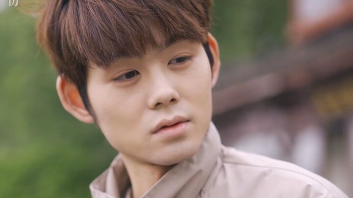 Em sống bất tử trong thành phố của nửa đời sau anh.