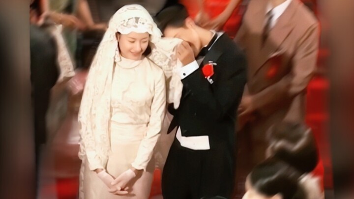 They are so sweet in the behind-the-scenes footage, Dong Jie is even prettier than in the drama