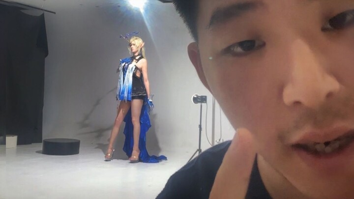 Thúc giục Asako lập tài khoản OnlyFans (vật lý)