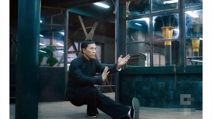 Trong các phim võ thuật, bạn đã từng thấy những động tác rườm rà, màu mè nhưng hoàn toàn vô dụng tro