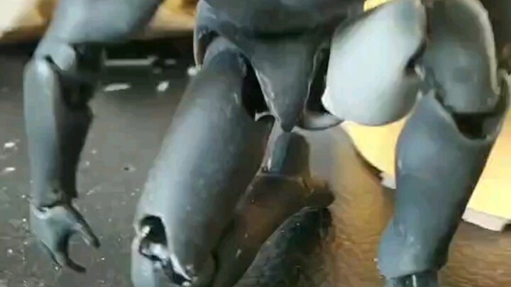 Ini adalah figur aksi super yang akan dijual di WF tahun ini. Namanya Black Paint dan masih dalam ta