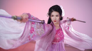 ยิ่งใส่ชุดสีชมพูก็ยิ่งโหดเหี้ยม ใครจะต้านทานหญิงสาวสวยที่เชี่ยวชาญศิลปะการต่อสู้ได้ล่ะ