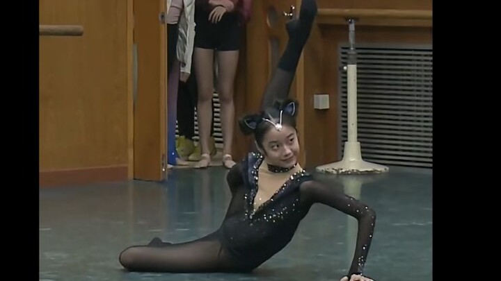 Sweet and Cool Kitty! Beijing Dance Academy Ballet Dancer Yuan Ruixi – This Kid’s Expressiveness Is 