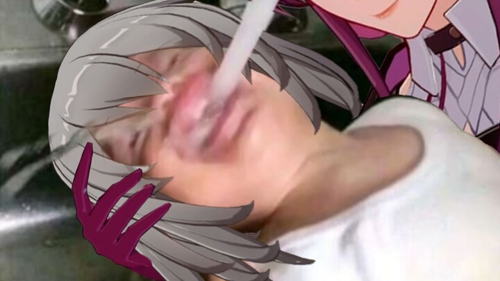 卡芙卡：宝贝慢点喝，别呛到了