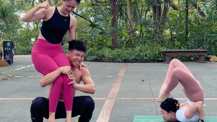 户外健身时，偶遇两位美女