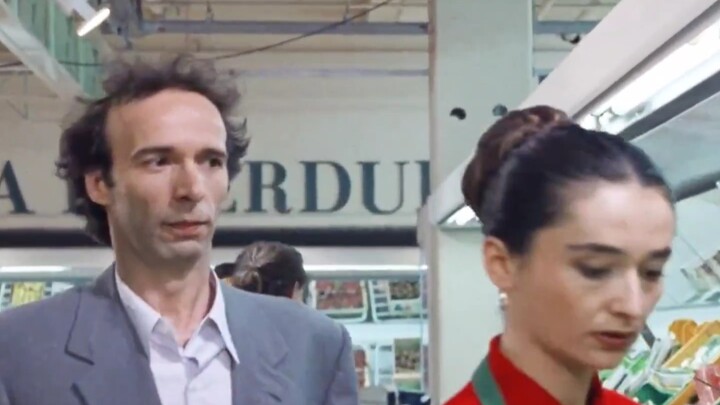 A stingy man stuffed merchandise onto everyone to fool the supermarket’s security alarms — “Life Is 