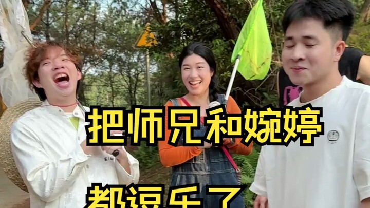 这么巧，都穿了白衣服