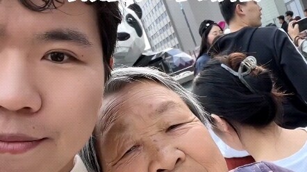 I took my 78-year-old grandmother on a flight, but unfortunately, the plane isn’t a time machine.