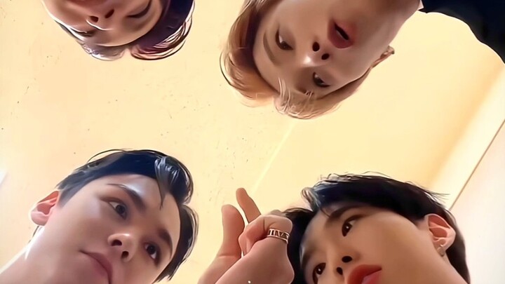 โฮชิ: ดีๆๆ นอนเล่นอยู่บนนี้มาตั้งนาน ก็หนูเองไง