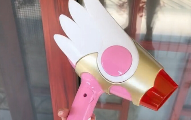 Wow, there must be some sister who doesn’t own this Cardcaptor Sakura hair dryer!