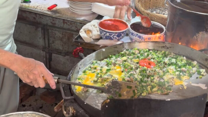 街头加鸭蛋的海蛎煎～