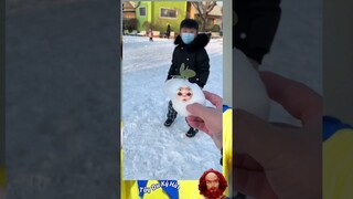 Quả cầu tuyết đẹp trai