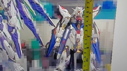 国模起飞，爱因塔天幕发售在即，34厘米，到底有多大，到底有多宽。。我用34寸屏幕小试了一下，真的超级巨大！这399。。买回来说明书垫麻将桌都划算！#高达