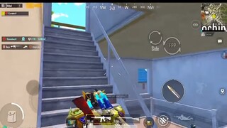 Kê cầu thang này. 😁