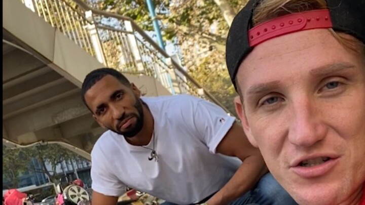 第一次吃炒凉粉一脸嫌弃“这东西我自己绝对不会吃”