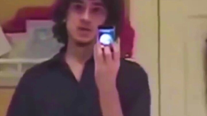 【لاو هو】 قرصان عبقري بعمر 17 عامًا يلعب بآبل وسوني كأنها بين يديه!